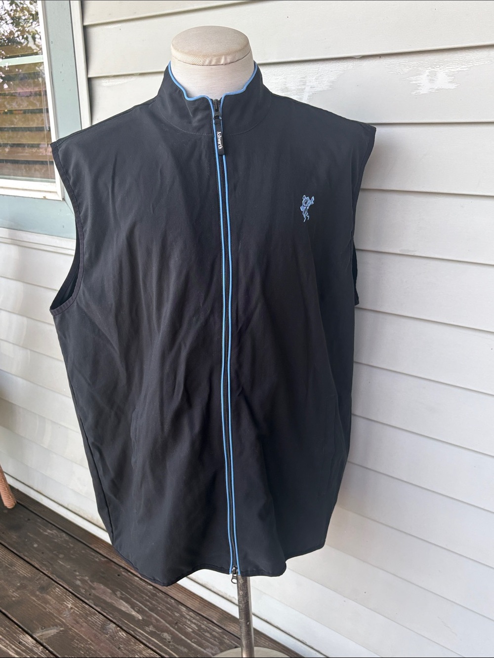 Ashworth Men's Black Sleeveless Zip-Front Wind Vest with Light Blue Trim. XL.